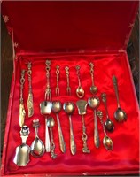 F - LOT OF VINTAGE COLLECTIBLE SPOONS (B51)