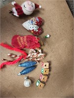 Lot of 14 vintage Christmas items,  Chenille