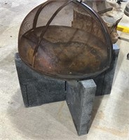 Free Standing Backyard Fire Pit w/Concrete Base.