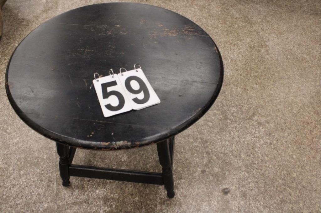 Yintage Table 19"T X 24" Round