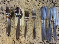 Set / 24 Rogers Cutlery Co. (as is)