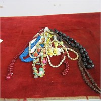 (12)Assorted jewelry necklaces.