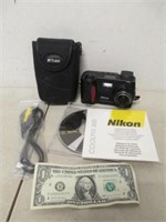 Nikon Coolpix 800 Digital Camera w/ Accessories
