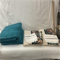 5 Towels and 4 Wash Clothes