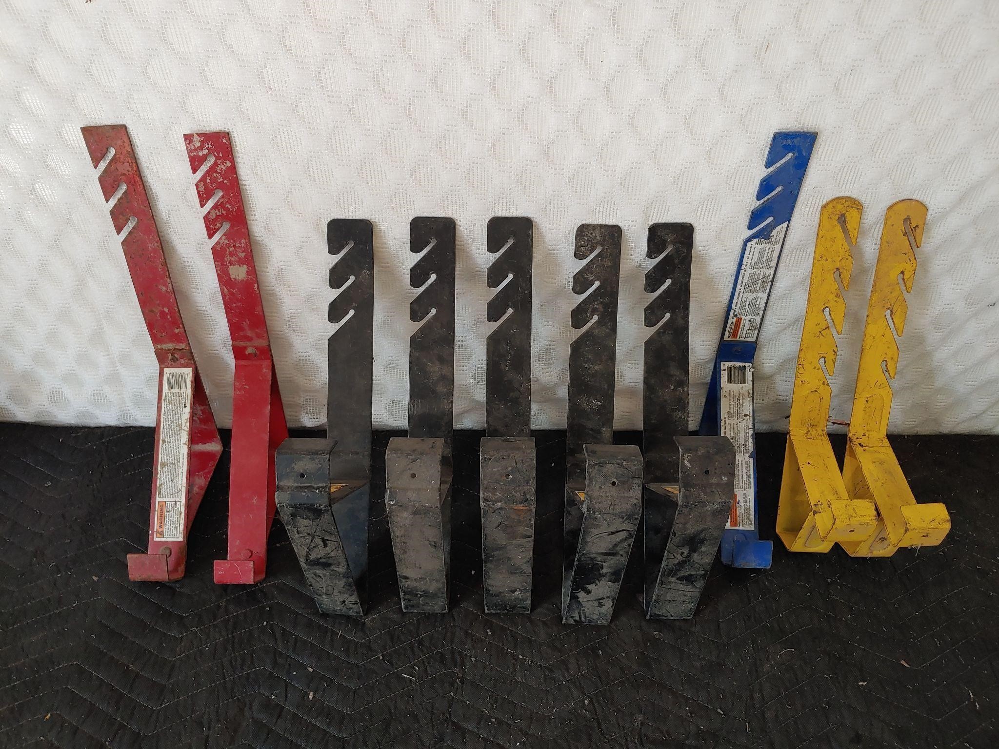Roofing - Assortment of 10 Roofing Jacks