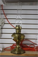 BRASS ALADDIN OIL LAMP WITH CHIMNEY