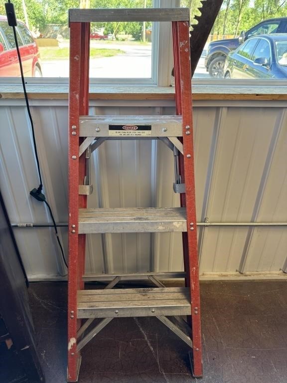 Ladder  ( NO SHIPPING)