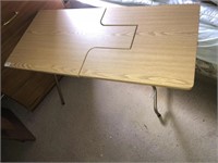 Foldable table