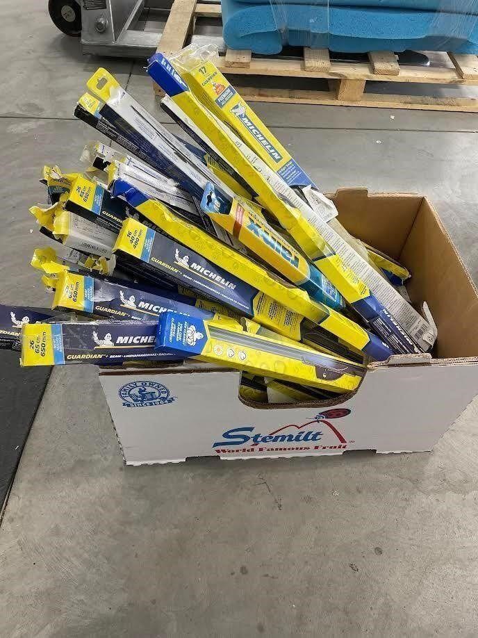 Box of 24 Windshield Wipers