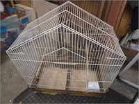 Cage d'oiseau endommagé dans le bas