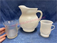 Kool-Aid 2qt plastic pitcher & 2 cups