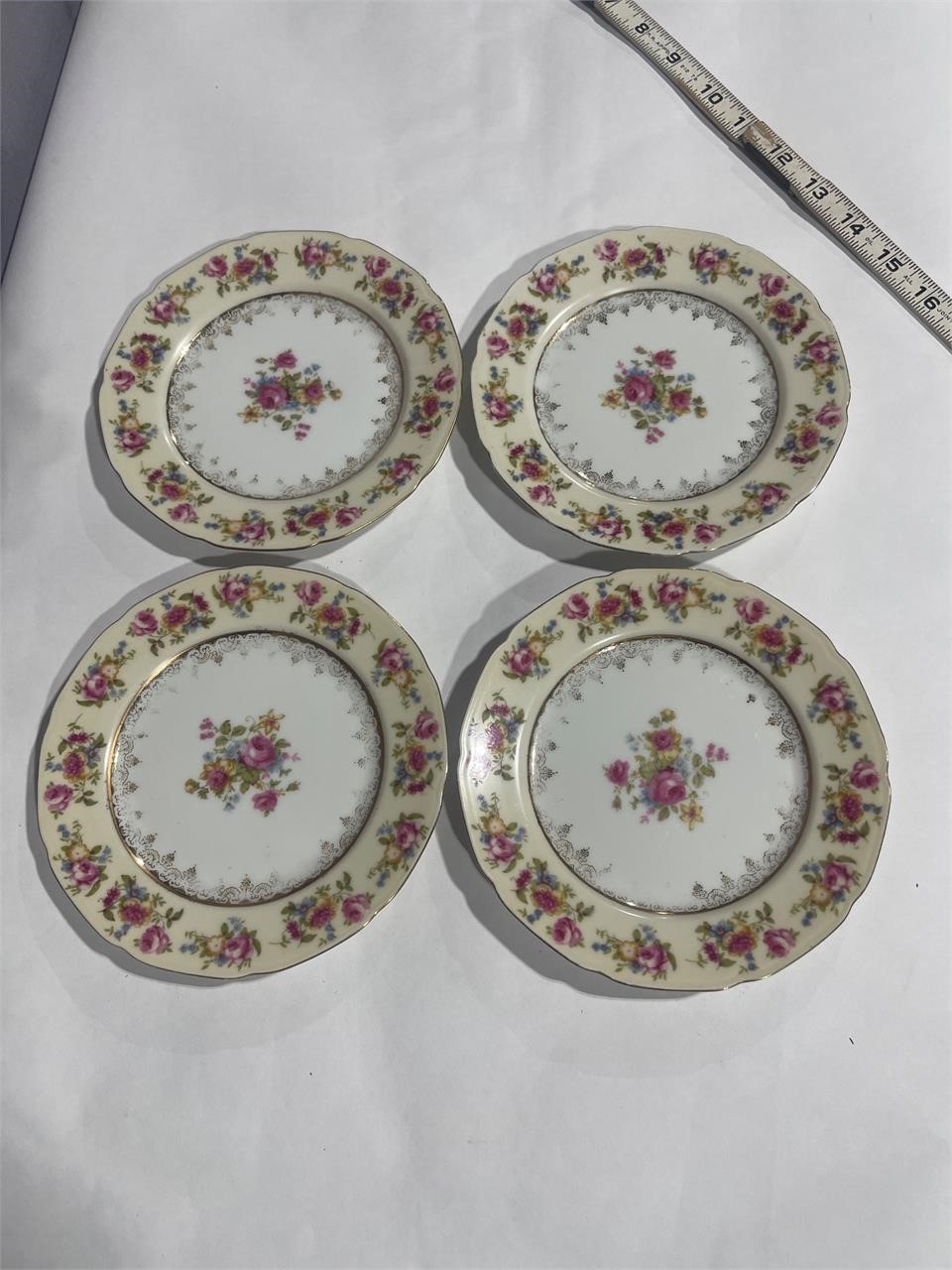 4 gold castle plates