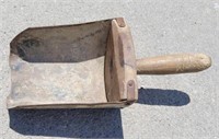 Primitive scoop