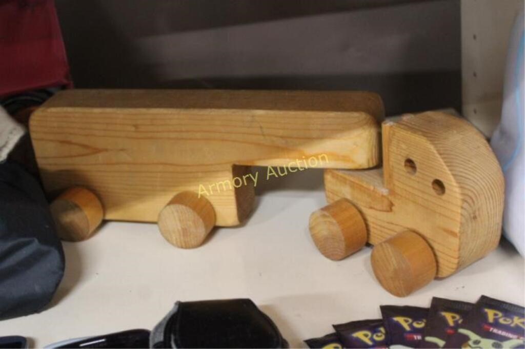 WOODEN TRUCK TOY