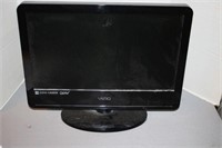 18" FLAT SCREEN VIZEO TV WITH REMOTE
