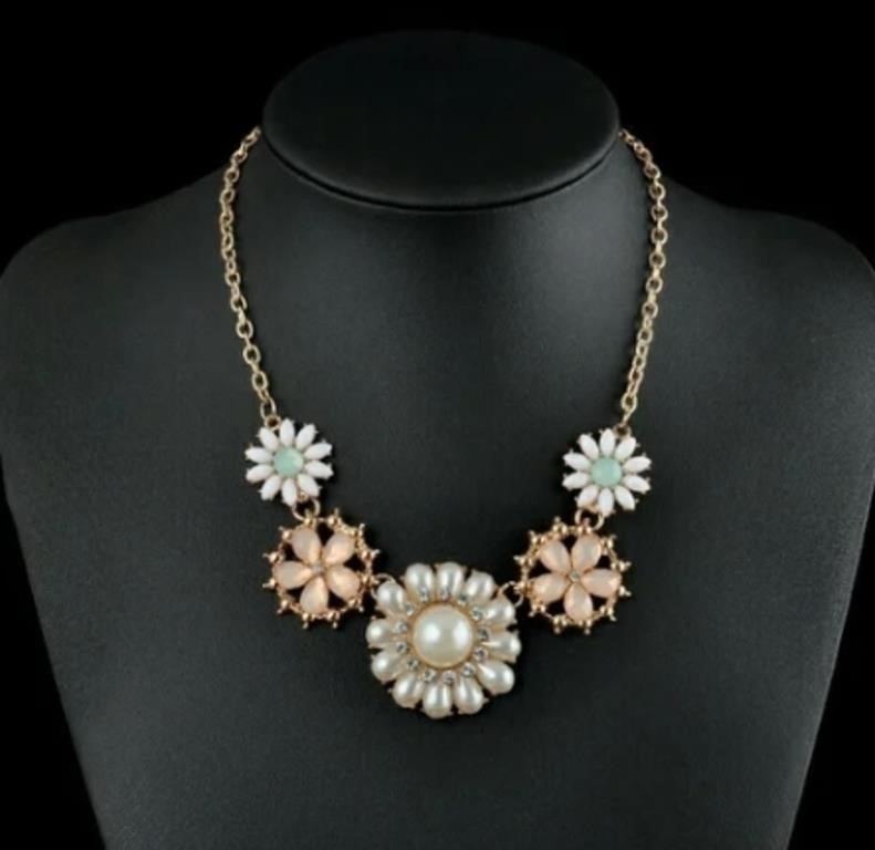 Flowers Faux Crystal Necklace