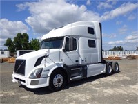 2011 Volvo VNL T/A Sleeper Truck