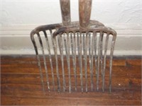 2 antique fork shovels