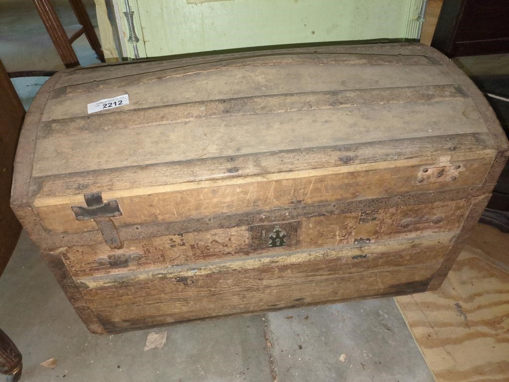 Vintage Trunk / Steam trunk - apprx 30"Lx21"Wx20"D