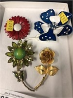 4 Decorative Vintage Pins