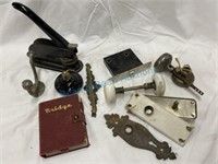 Grouping of miscellaneous antique hardware