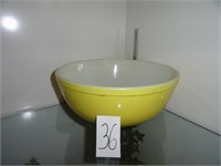 Pyrex mixing bowl-10"