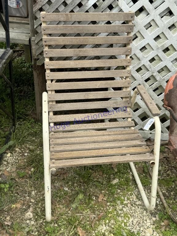 METAL/WOOD LAWN CHAIR