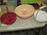 COLLECTION OF WCL & PLASTIC BOWLS