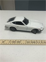 Road Signature 1970 Datsun 1/18 Scale Die Cast