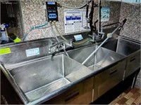 3 COMPARTMENT SINK WITH SPRAYER