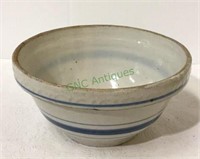 Vintage mixing bowl measuring 4 inches tall with