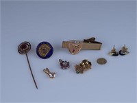 GROUPING OF GOLD JEWELRY ITEMS