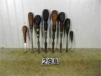 8 – Assorted screwdrivers, F-G. Makers include: