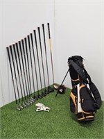 COMPLETE SET OF TOP FLITE GOLF CLUBS & BAG