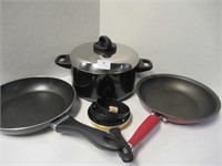 Set of 3 Pots / 1 Pan
