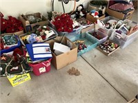 Lot of approx. 15 boxes of Christmas items