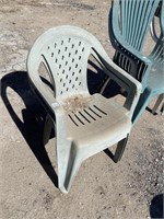 2 PLASTIC CHAIRS