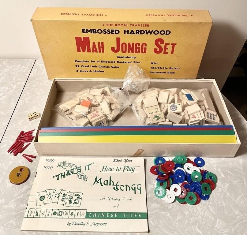 Complete vintage Mah Jongg set