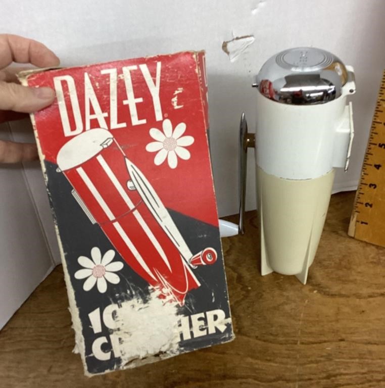 Dazey ice crusher with box