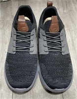 Skechers Men’s Slip On Shoes Size 10 (back Piece