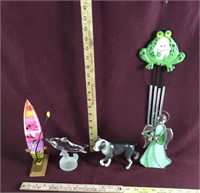 4 Assorted Figurines And Frog Wind Chimes
