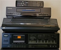 W - TURNTABLE, PLAYERS & REMOTE (B70)
