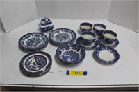 24 Pieces of Blue Pattern China. Willow,