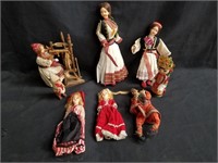 Group of vintage dolls