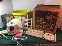 Dolly Madison Ice Cream Maker, works, w/box