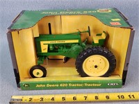 1/16 John Deere 620 Tractor