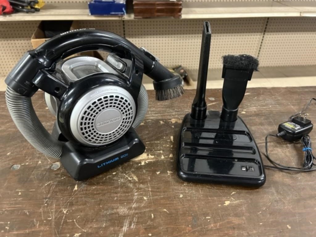 RECHARGEABLE VACUUM-20V-WORKS GREAT