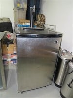 igloo tap system fridge, co2 tank