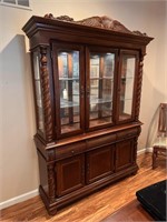 2 Piece China Cabinet / Hutch