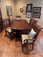Elegant Dining Room Table w/ 6 Chairs